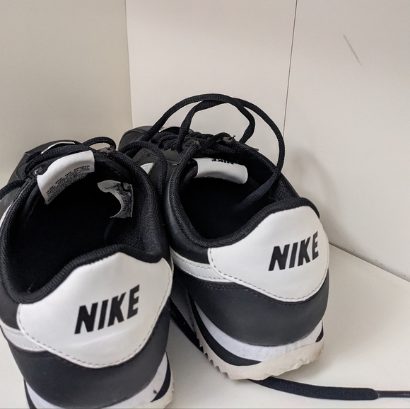 Nike shoes - Picture 2 of 5